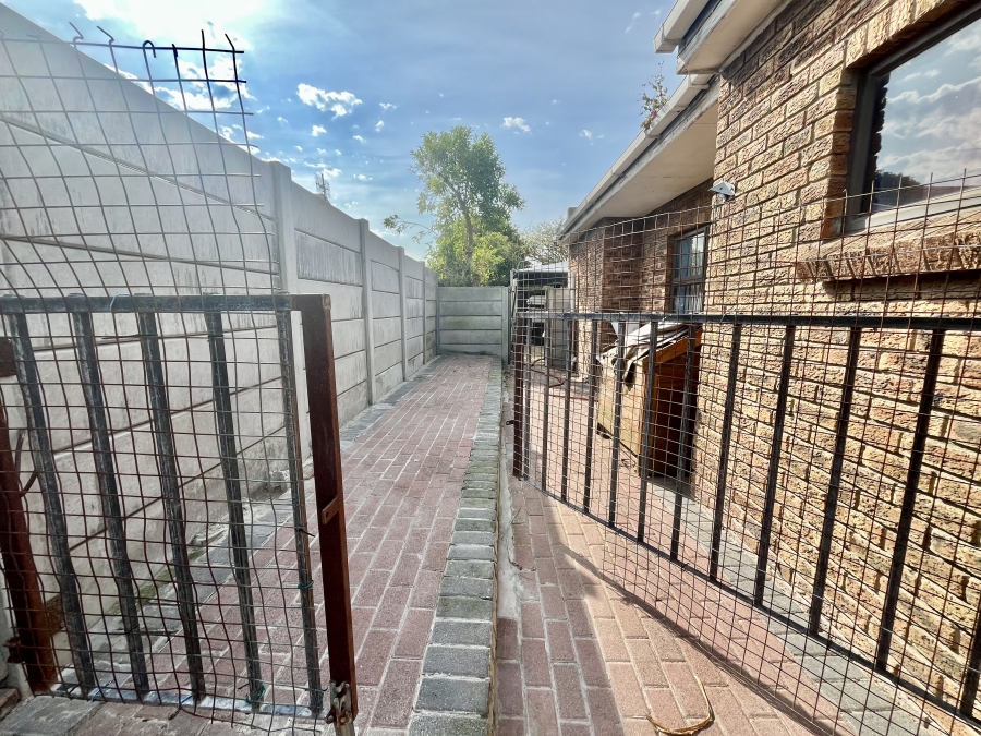 4 Bedroom Property for Sale in Mandalay Western Cape